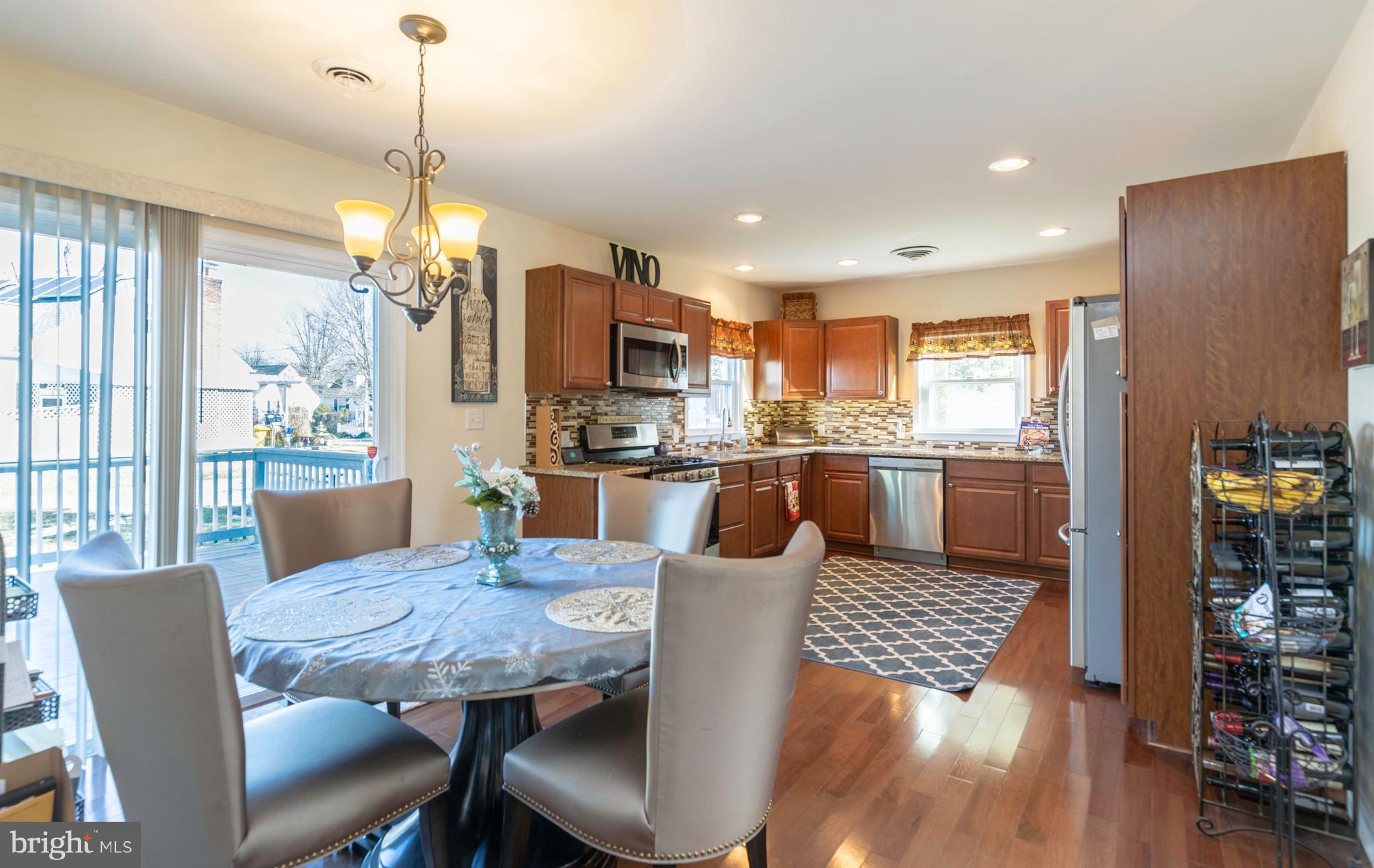 1 Twin Oaks Road Linthicum, MD 21090 - Photo 7 of 84 Large eat-in kitchen.