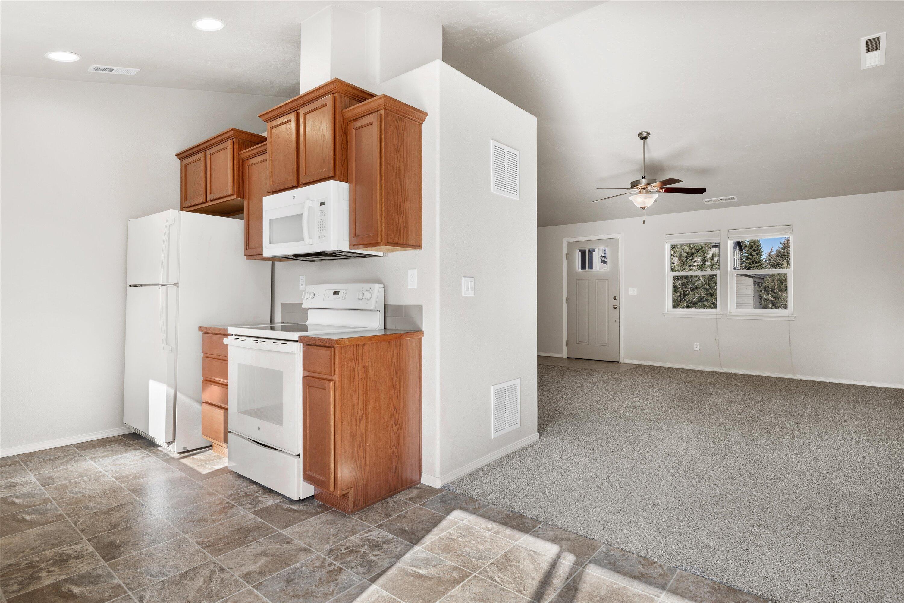 61803 Southeast Rolo Court Bend, OR 97702 - Photo 11 of 23 Kitchen / Living Room
