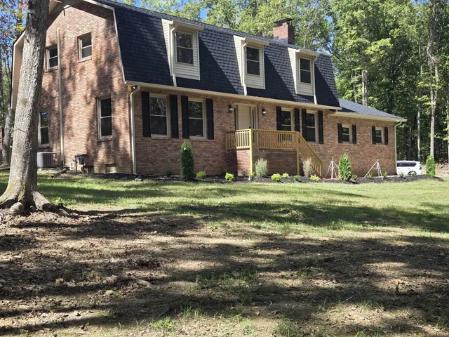 a view of a house with a big yard