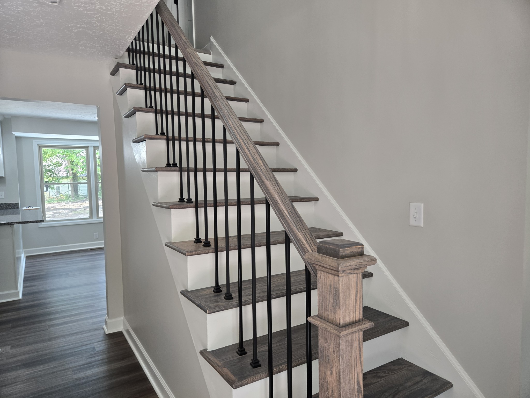 7 Bush Court Waverly, TN 37185 - Photo 14 of 48 a view of entryway with wooden floor