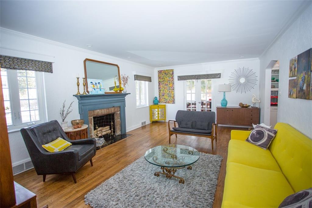 630 Chestnut Street Indiana, PA 15701 - Photo 4 of 25 Living Room