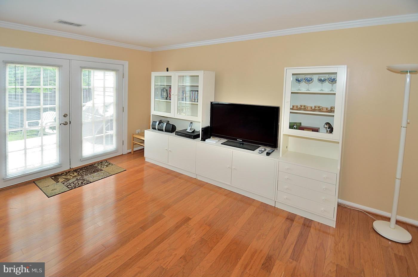 226 North Cottage Road Sterling, VA 20164 - Photo 11 of 20 Family Room
