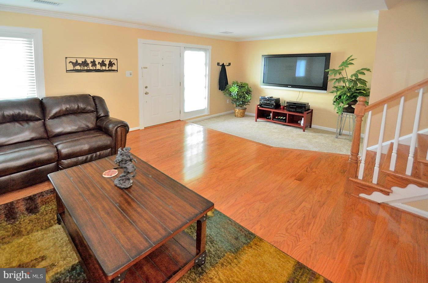 226 North Cottage Road Sterling, VA 20164 - Photo 4 of 20 Living Room