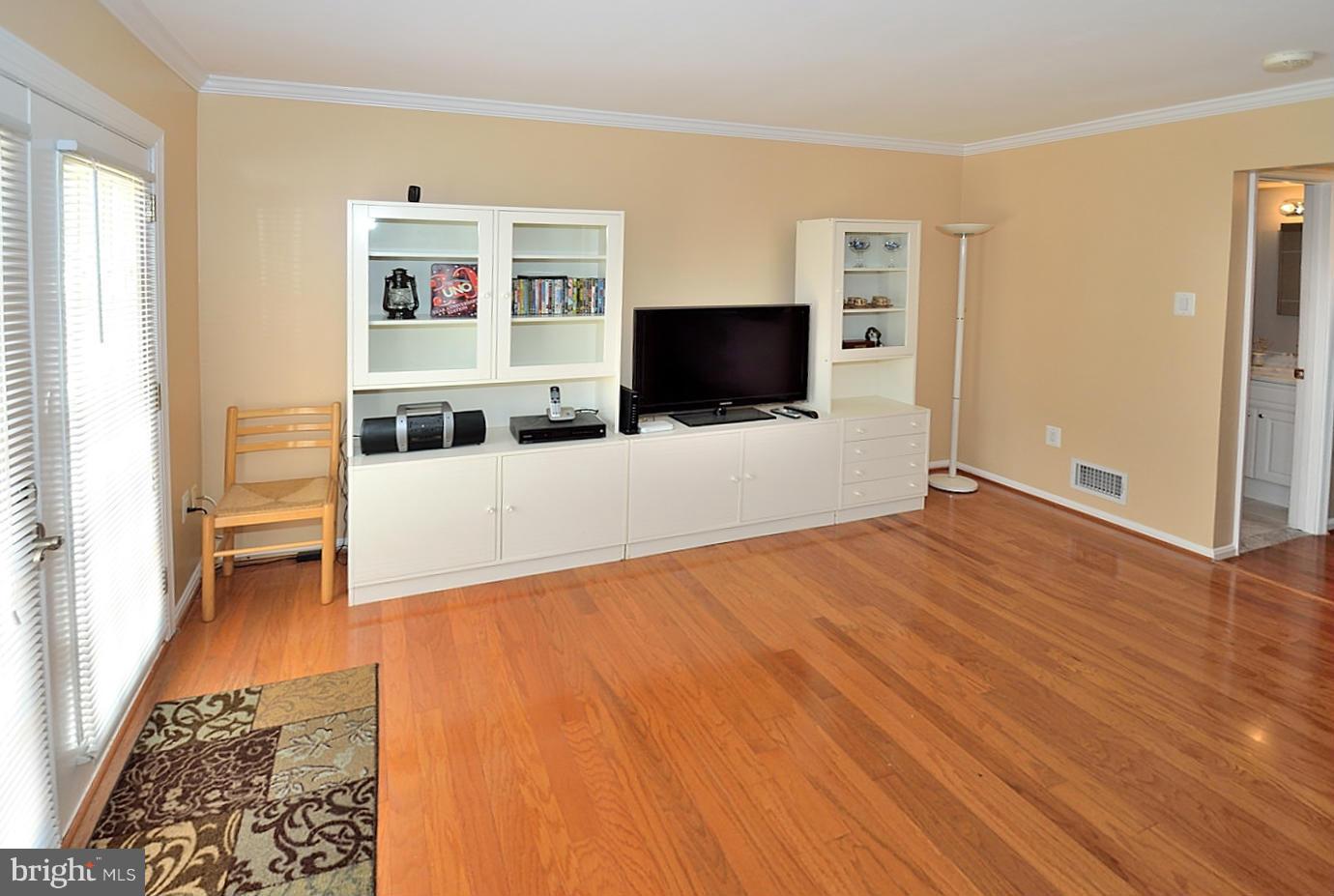226 North Cottage Road Sterling, VA 20164 - Photo 10 of 20 Family Room