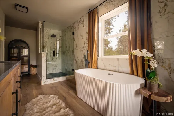 a picture of a room