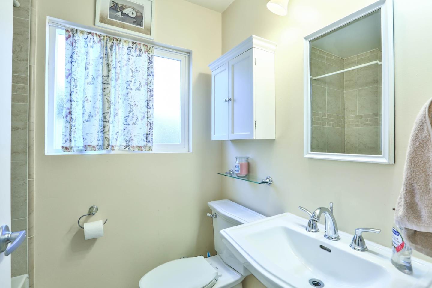 1762 Hallmark Lane San Jose, CA 95124 - Photo 14 of 39 a bathroom with a toilet a sink and a mirror