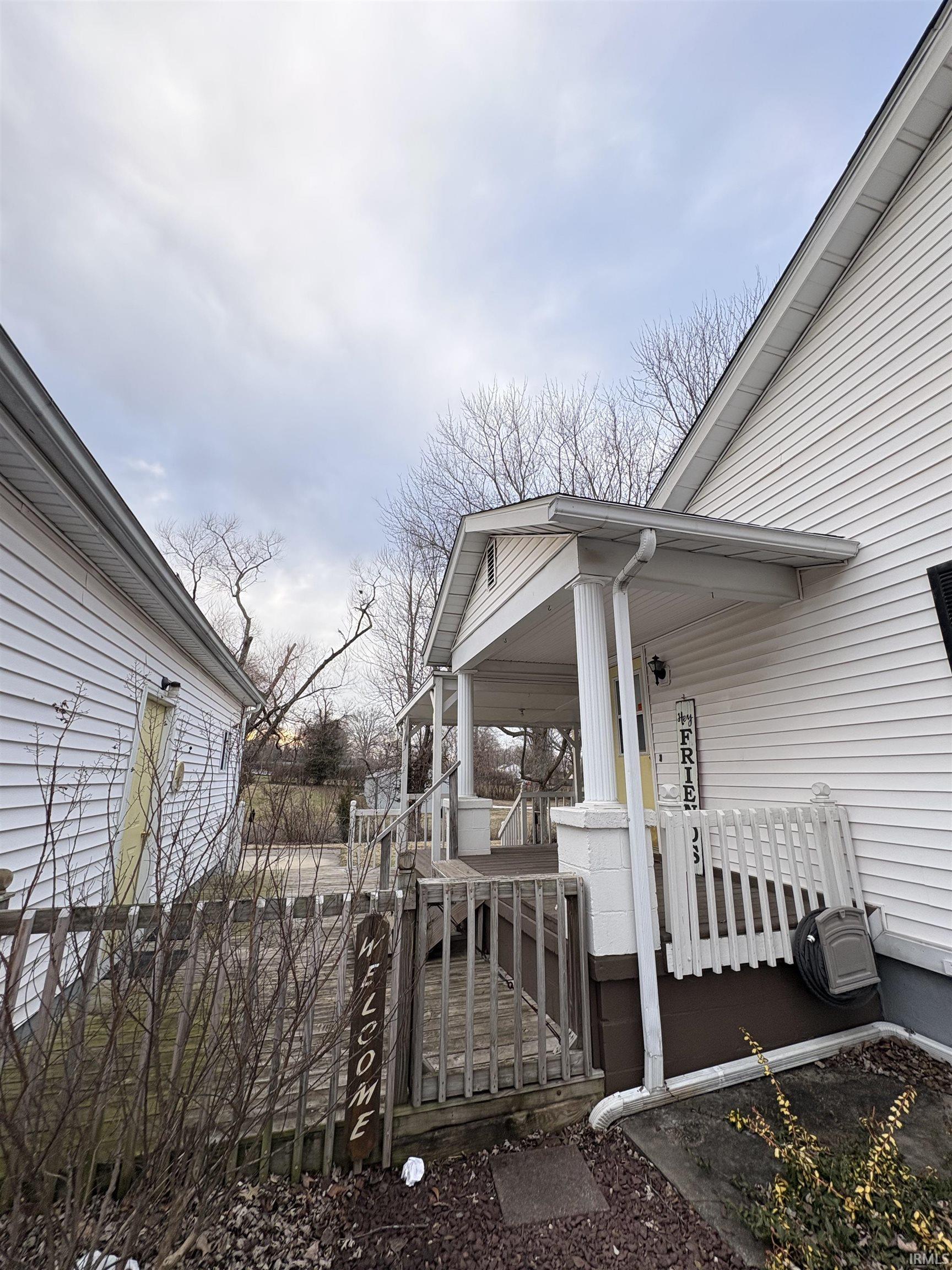 715 Southwest 1st Street Washington, IN 47501 - Photo 4 of 26