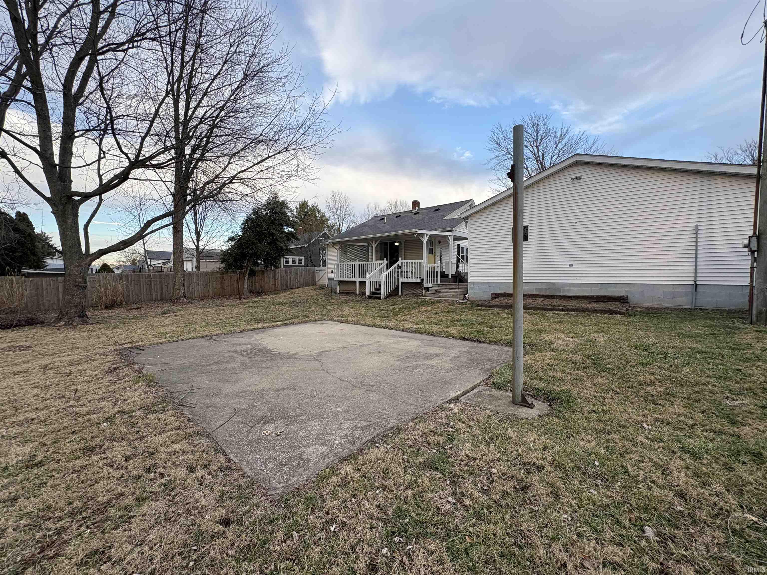 715 Southwest 1st Street Washington, IN 47501 - Photo 5 of 26