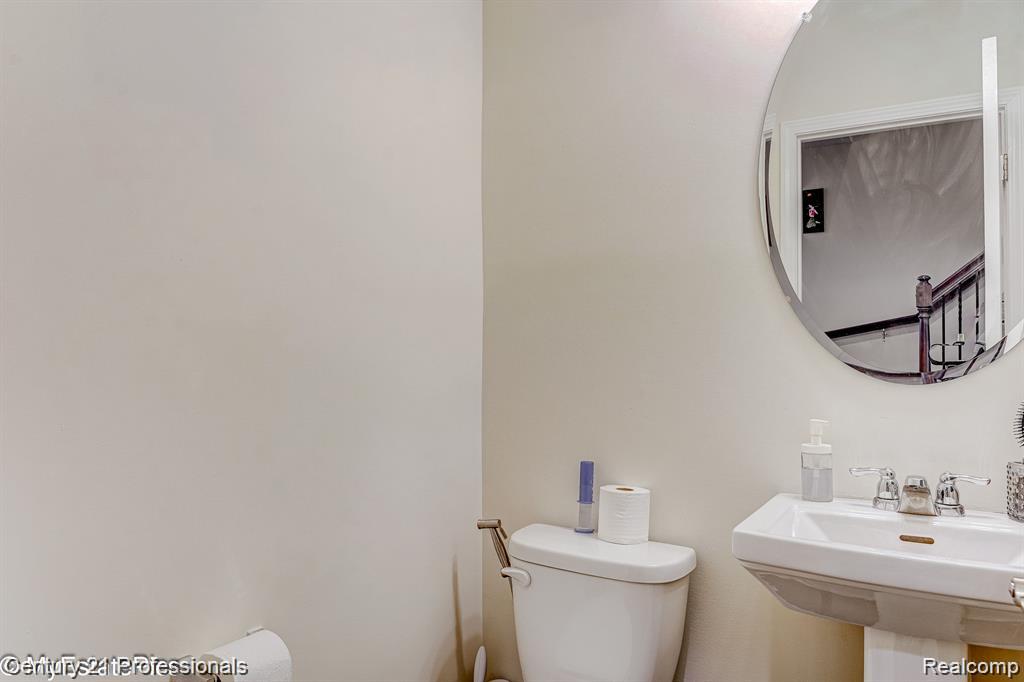 43646 Prospect Lane Novi, MI 48375 - Photo 7 of 39