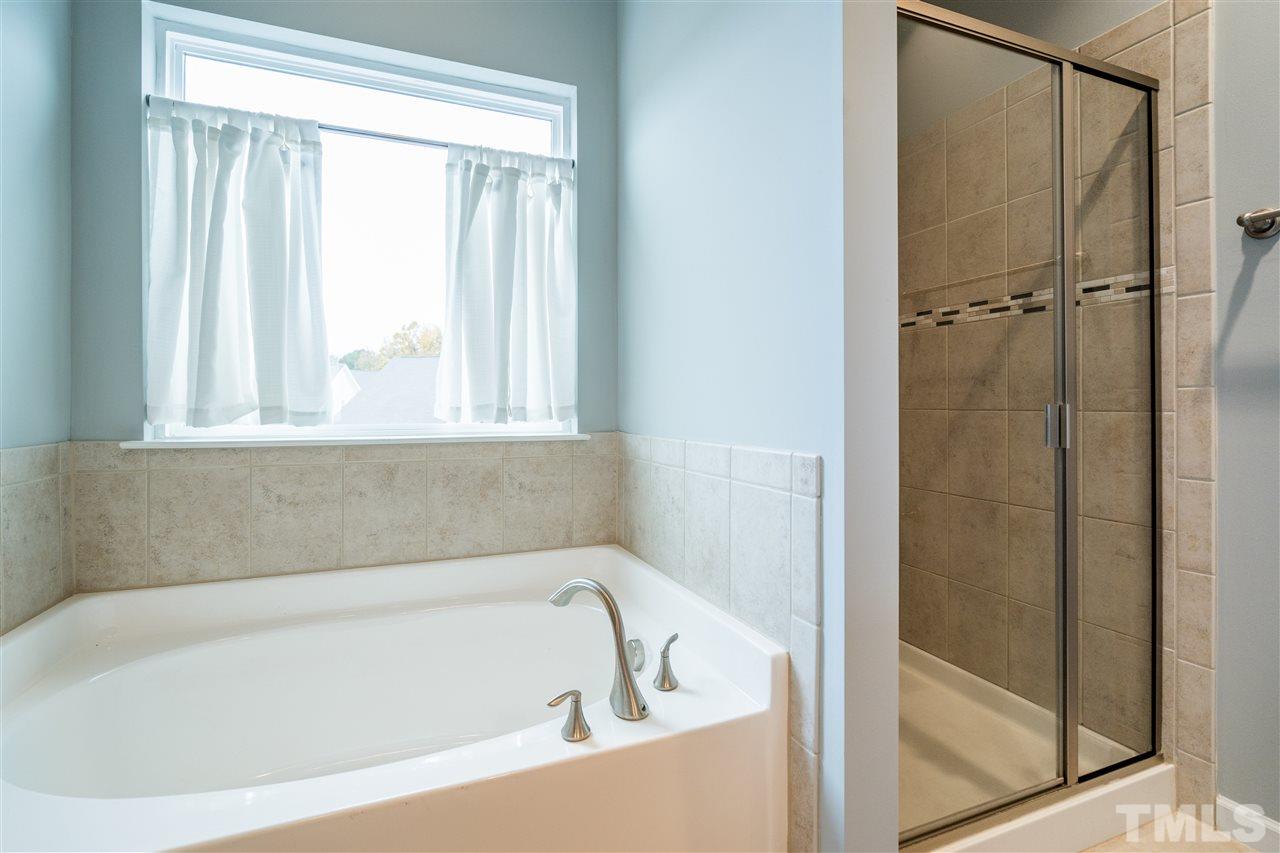 1539 Rodessa Run Raleigh, NC 27607 - Photo 20 of 25 a bathroom with a bathtub