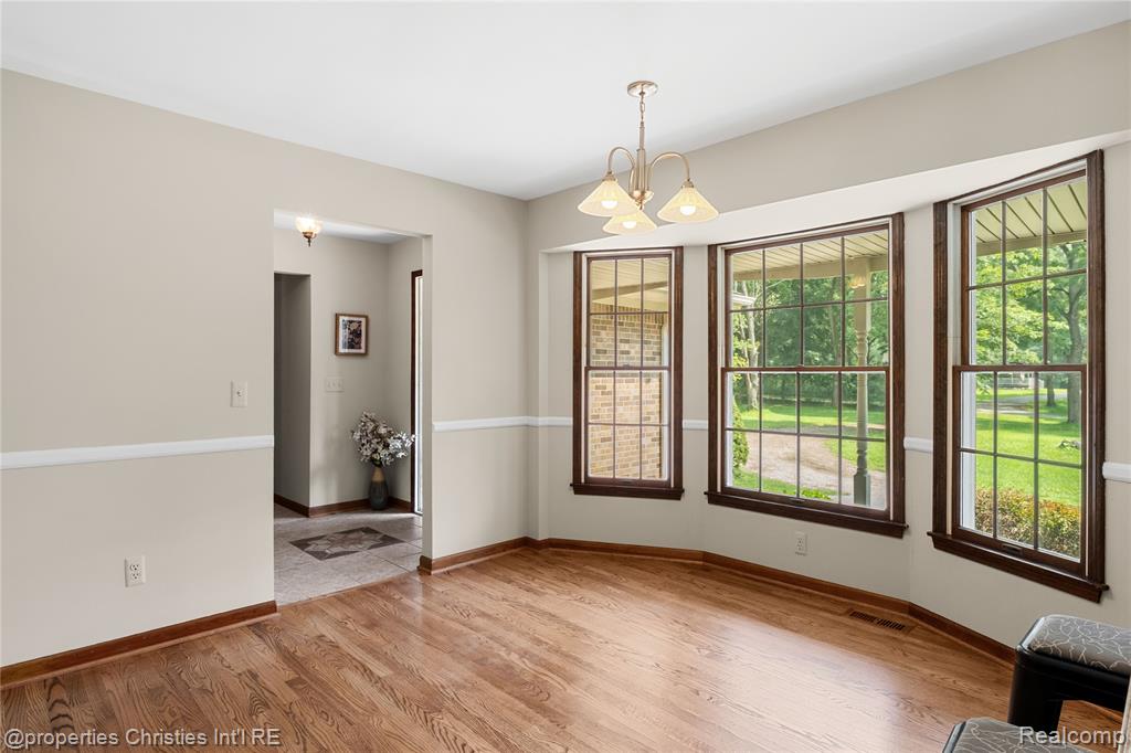 13725 Randy Lane Milford, MI 48380 - Photo 14 of 49 Gallery Image 14