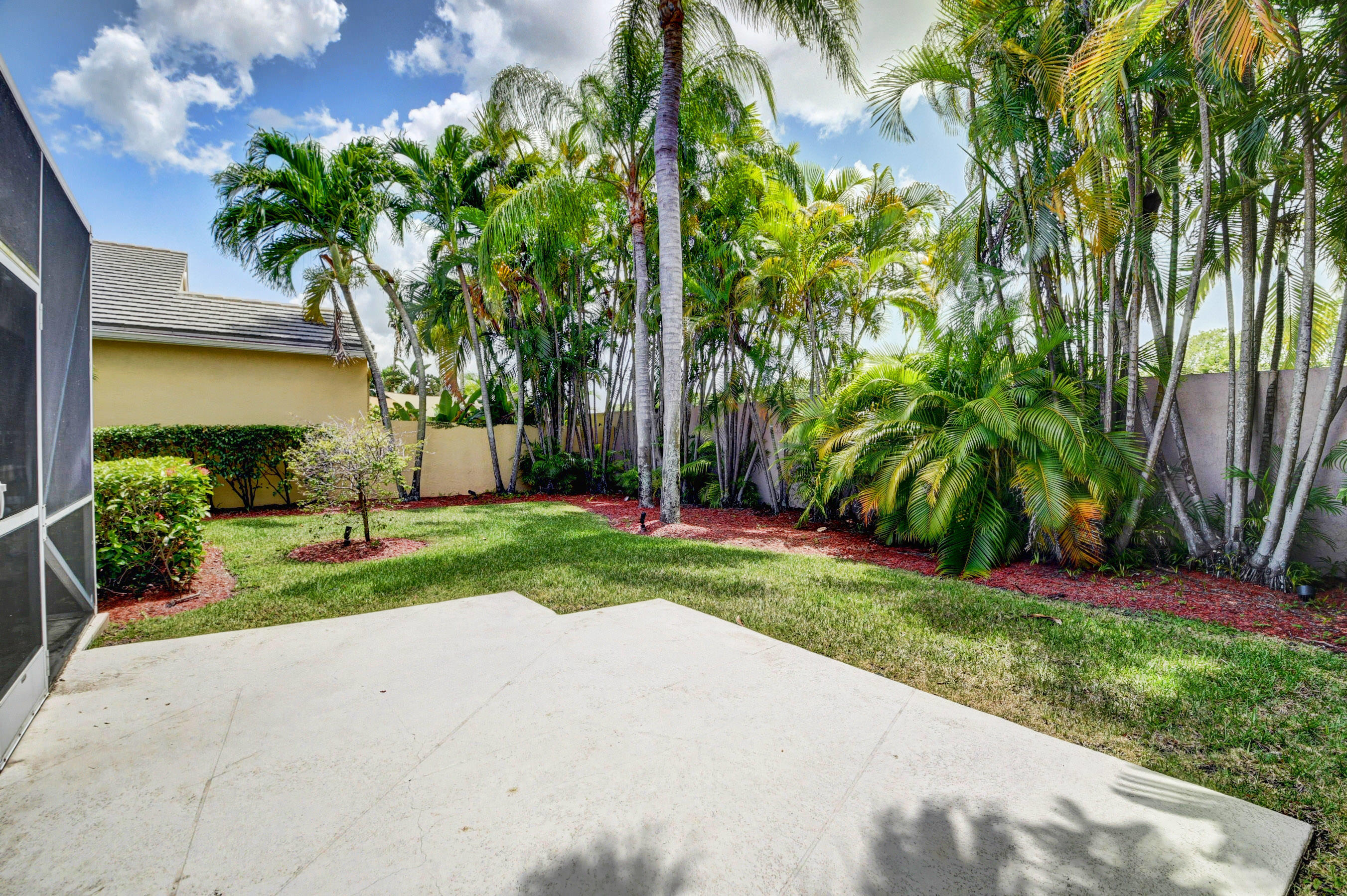 7860 Travelers Tree Drive Boca Raton, FL 33433 - Photo 29 of 35 patio/yard