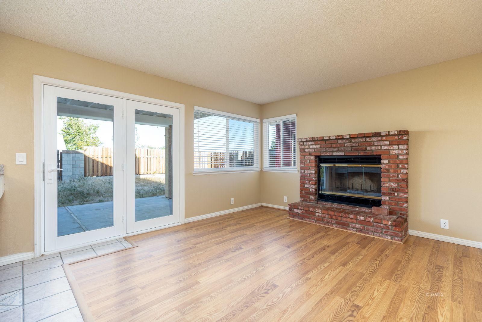 428 North Kern Street Ridgecrest, CA 93555 - Photo 11 of 30 a view of an empty room with glass door and brick wall