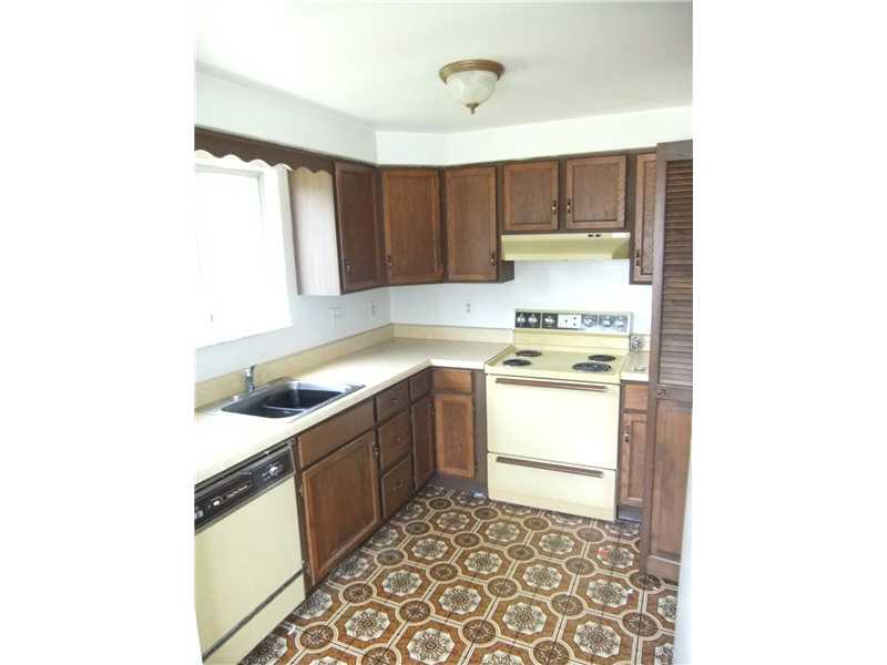 3266 Middletown Road Sheraden, PA 15204 - Photo 5 of 9 Kitchen.