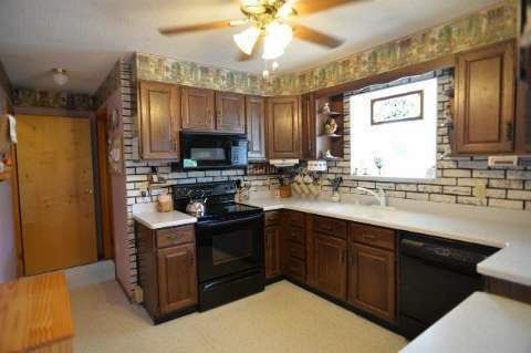 10407 Clinton Road Manchester, MI 48158 - Photo 3 of 25 20413384-2.JPG