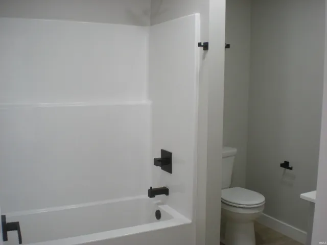 $2,350 | 5960 North Clinton Street, Fort Wayne, IN 46825