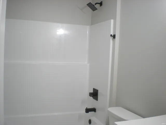 $2,350 | 5960 North Clinton Street, Fort Wayne, IN 46825