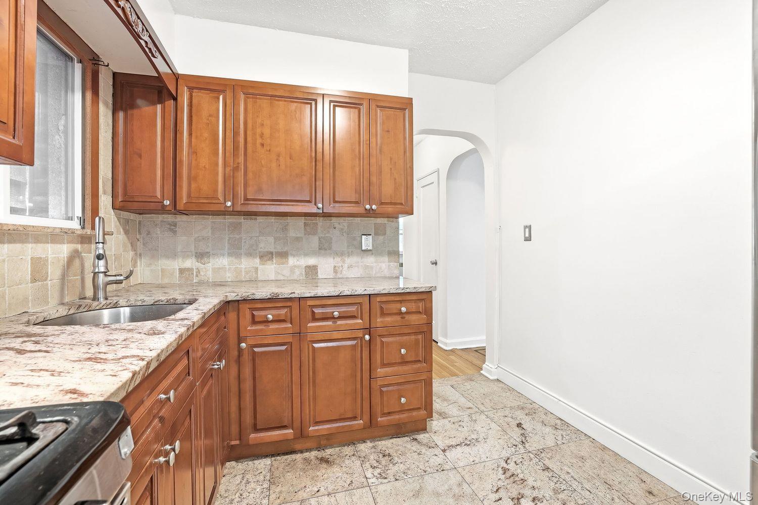 4223 Digney Avenue Bronx, NY 10466 - Photo 9 of 39