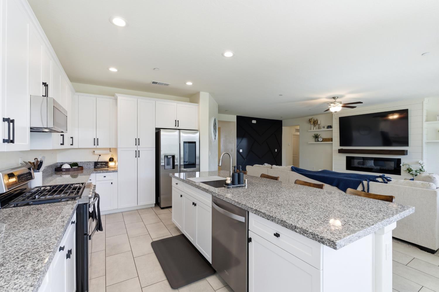 247 Rebel Street Reedley, CA 93654 - Photo 12 of 45