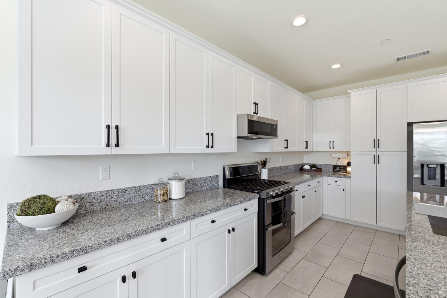 247 Rebel Street Reedley, CA 93654 - Photo 10 of 45