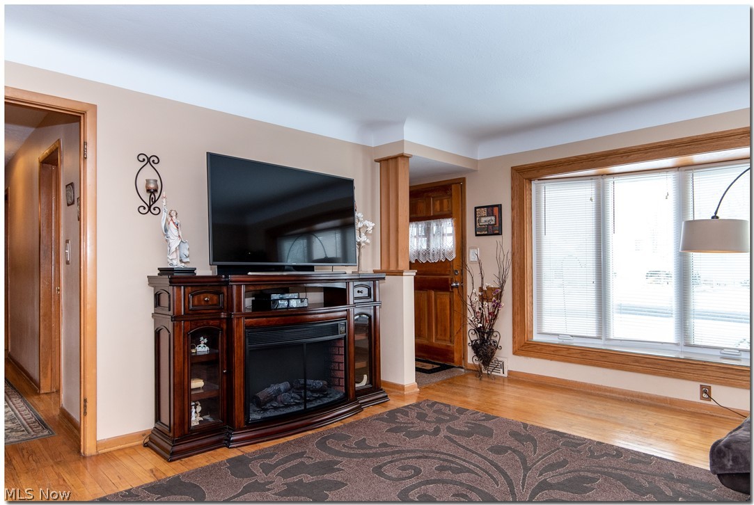1760 Crestwood Road Cleveland, OH 44124 - Photo 6 of 32 Gallery Image 6