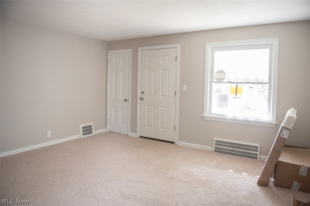 3721 Ludgate Road Cleveland, OH 44120 - Photo 3 of 25