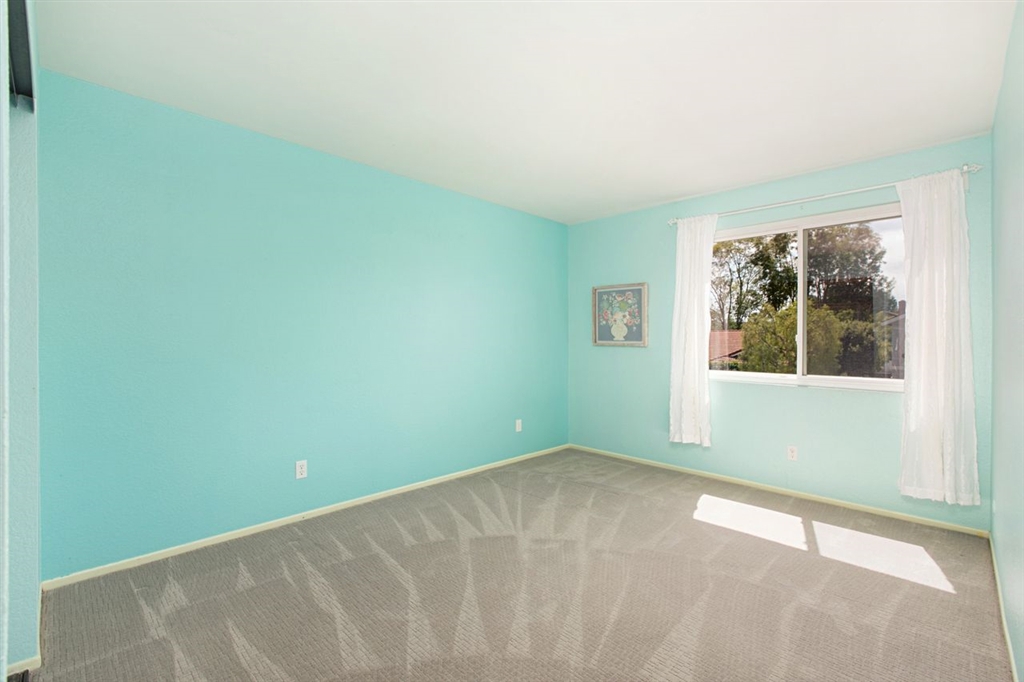 519 Gardendale Road Encinitas, CA 92024 - Photo 21 of 25 an empty room with windows