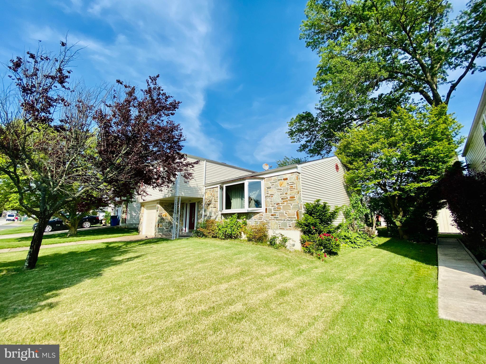 9755 Glenhope Road Philadelphia, PA 19115 - Photo 3 of 88 Gallery Image 3