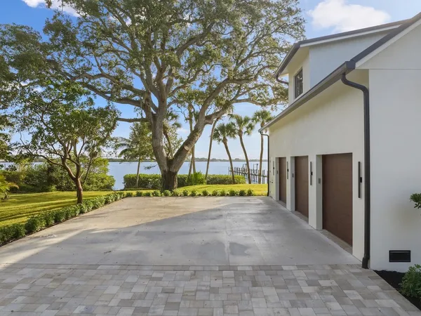 $3,750,000 | 8680 Shore Lane, Vero Beach, FL 32967