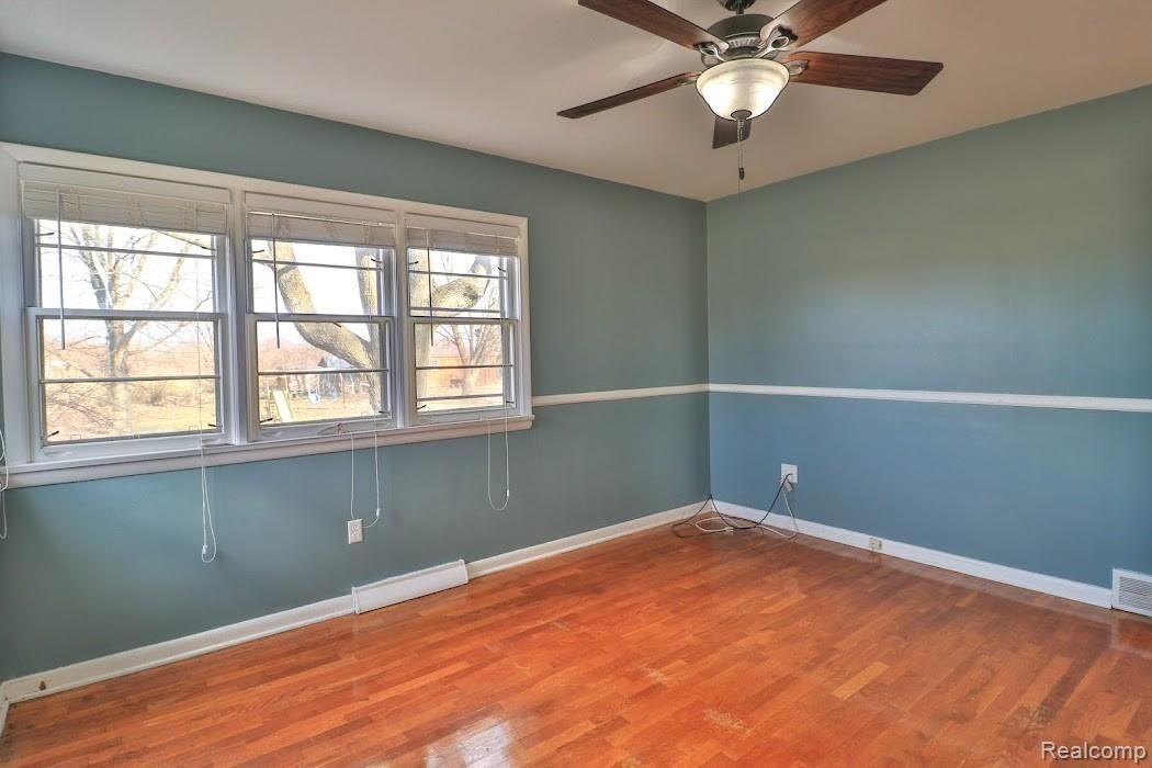 3037 South Morrish Road Swartz Creek, MI 48473 - Photo 15 of 28 Bedroom 1 b.jpg