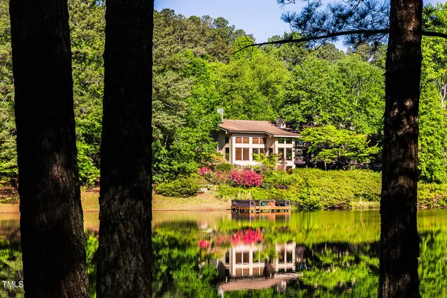 a view of a lake with houses