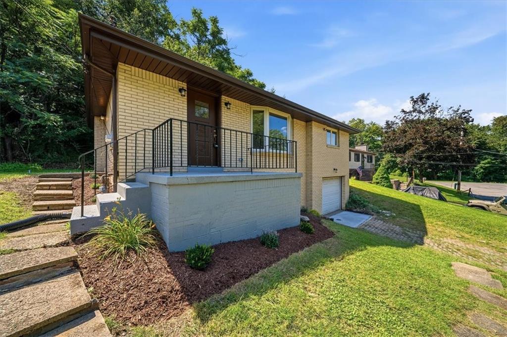 1994 McKinney Road Monroeville, PA 15146 - Photo 2 of 29 Gallery Image 2