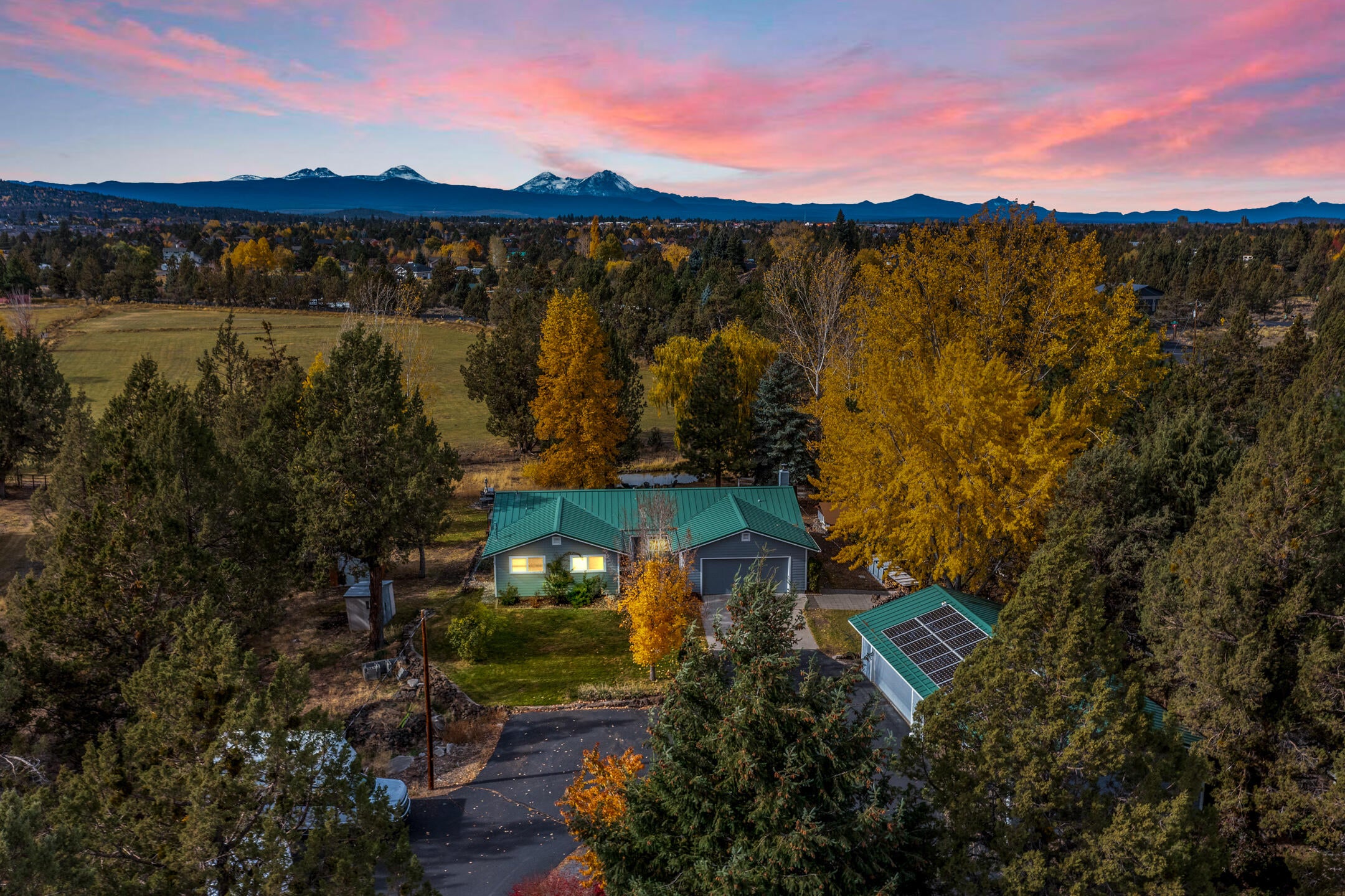 21081 Country Squire Road Bend, OR 97701 - Photo 1 of 49 2021_10_21_country_squire_day_to_dusk2-2
