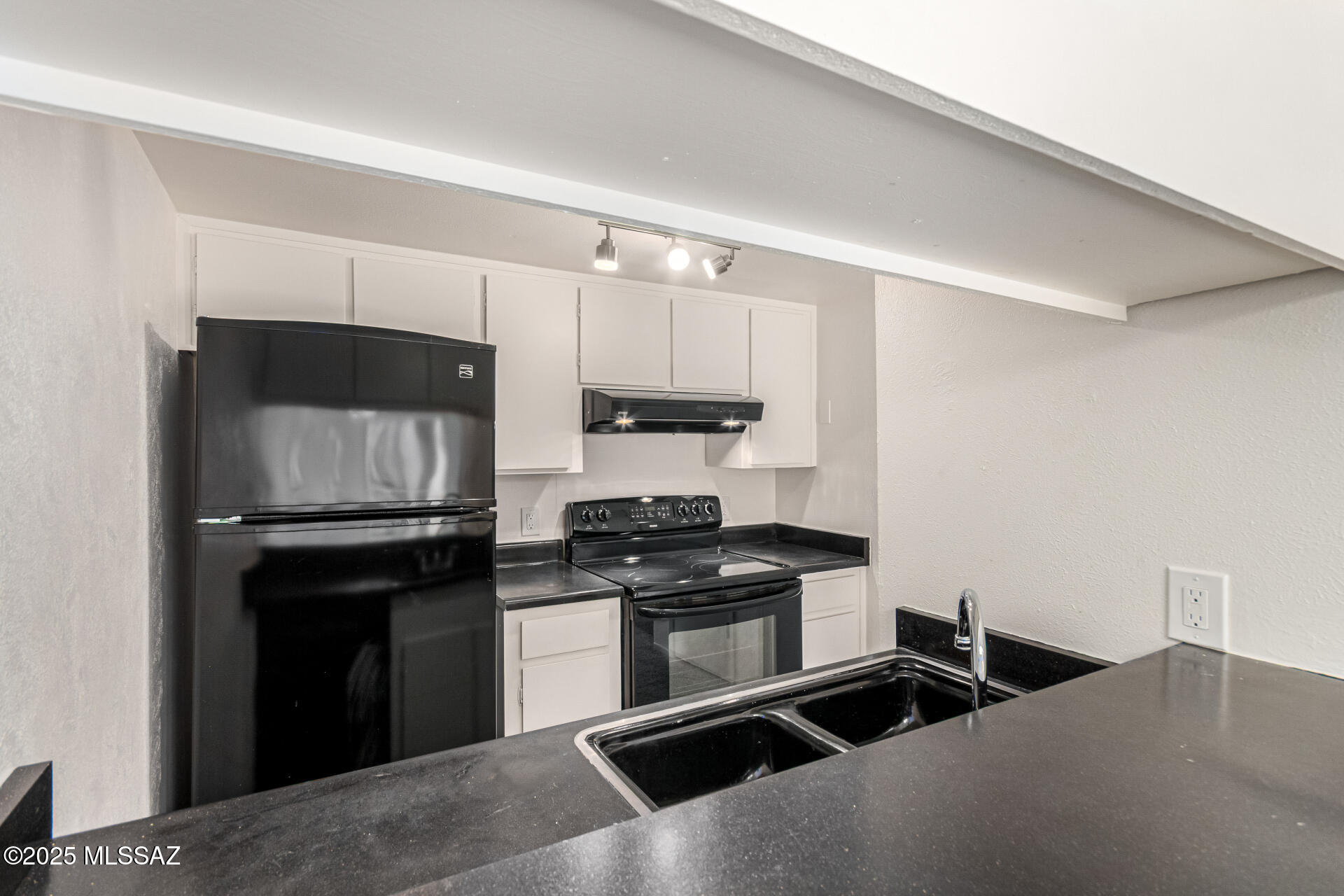 1600 North Wilmot Road, Unit 302 Tucson, AZ 85712 - Photo 9 of 25 10-Wilmot