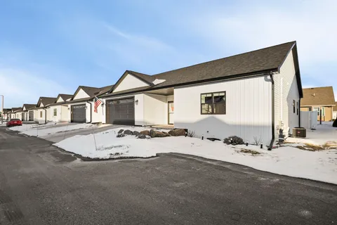 $399,900 | 204 Bonnie Lane, Belleville, WI 53508