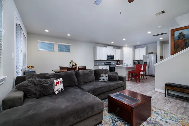 $2,300 | 10002 Waving Grain Lane, Houston, TX 77080