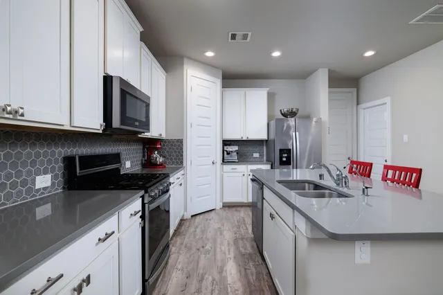 $2,300 | 10002 Waving Grain Lane, Houston, TX 77080