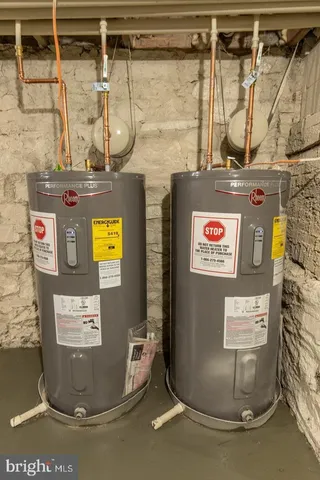 a view of parking area