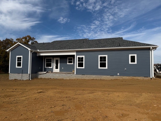 6421 Lynchburg Road Winchester, TN 37398 - Photo 2 of 25 a front view of a house with a garden