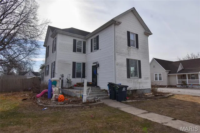 $200,000 | 500 West 1st S Street, Mount Olive, IL 62069