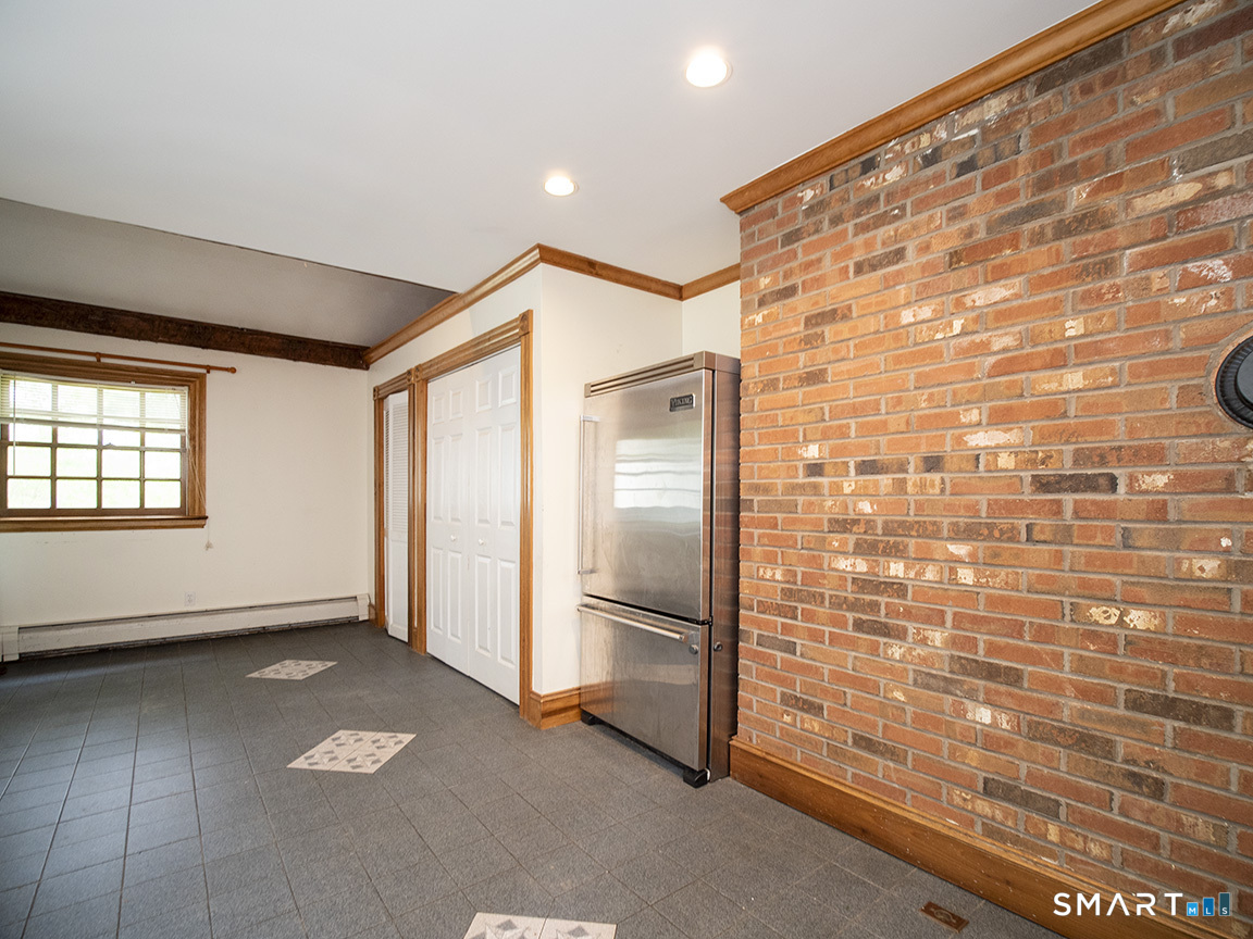 388 Amity Road Woodbridge, CT 06525 - Photo 9 of 39