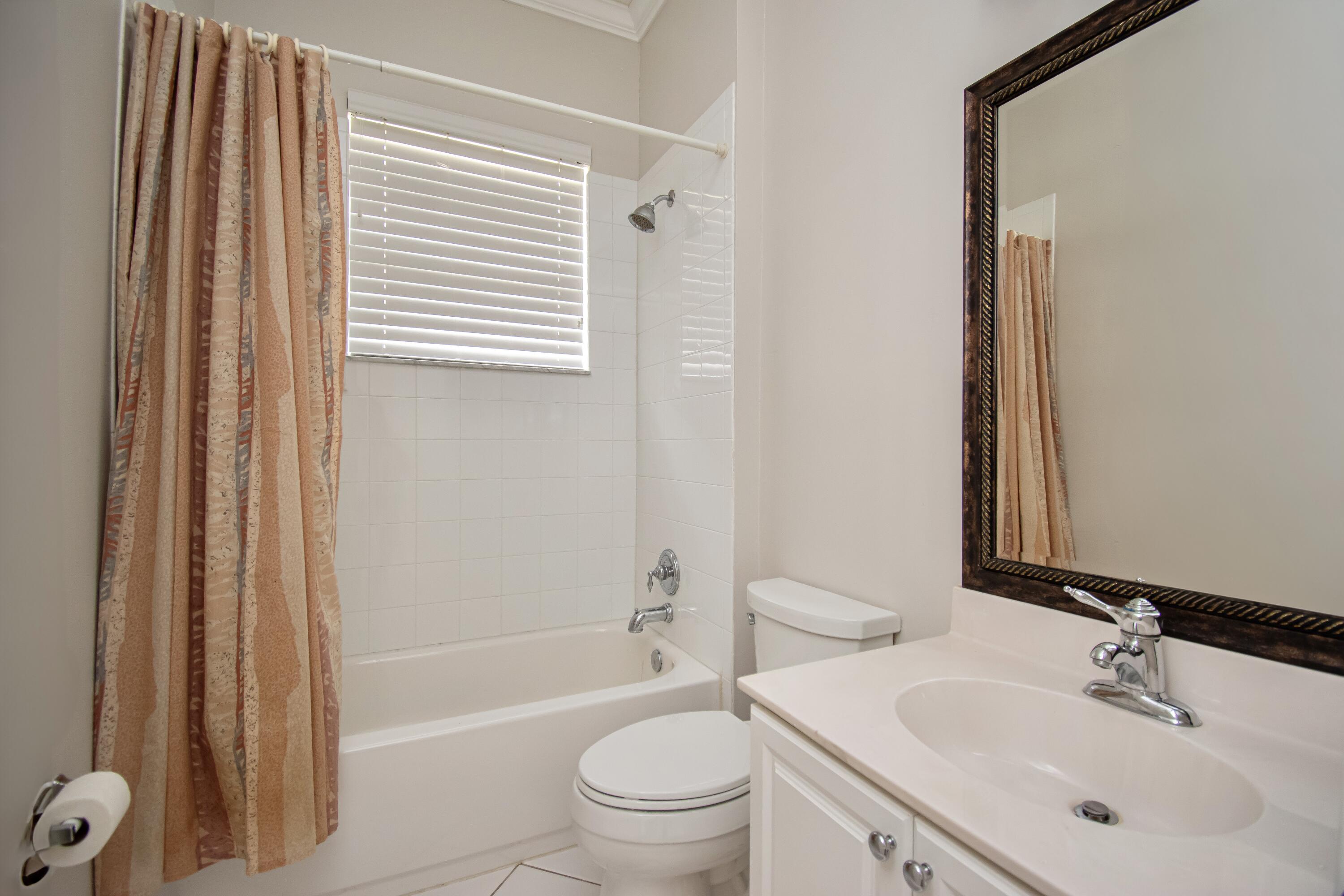 10265 Isle Wynd Court Boynton Beach, FL 33437 - Photo 23 of 39 5BD6A6CC-6DC4-41B7-A418-E61D01507F3A