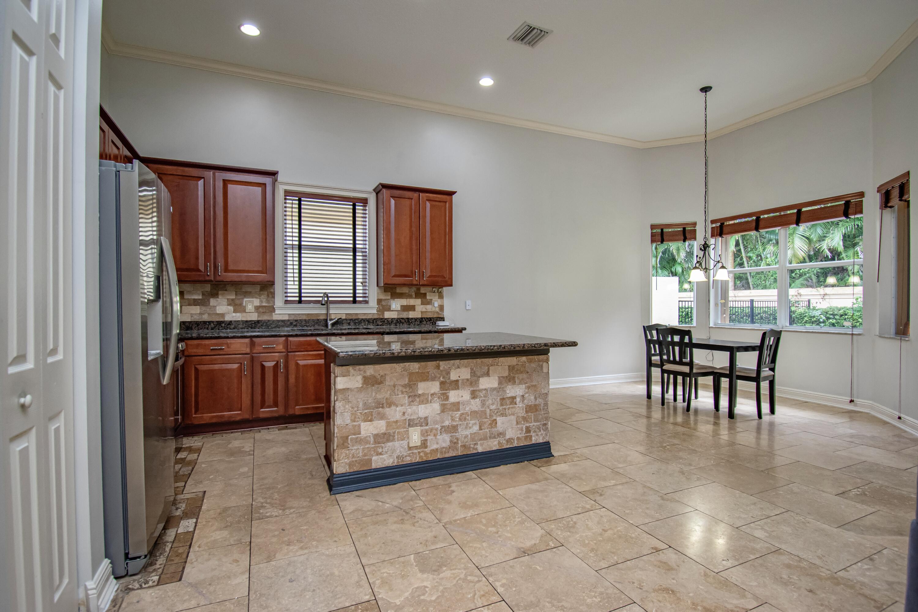 10265 Isle Wynd Court Boynton Beach, FL 33437 - Photo 7 of 39 64B6AC43-85BB-42B4-AB16-C66EB749A77A