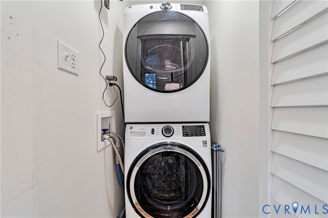 9111 Derbyshire Road, Unit G Henrico, VA 23229 - Photo 21 of 42 a utility room with dryer and washer