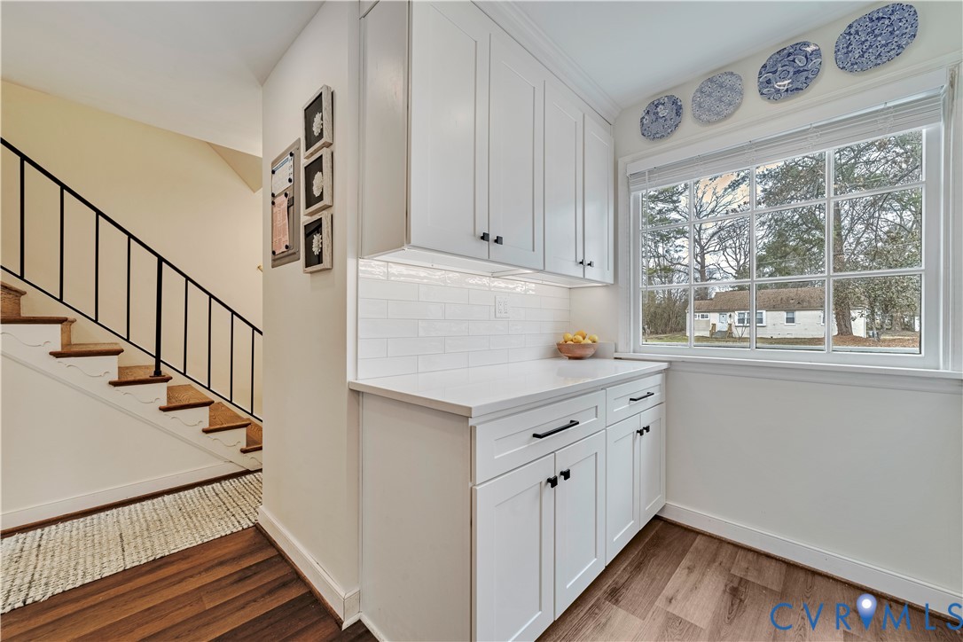 9111 Derbyshire Road, Unit G Henrico, VA 23229 - Photo 6 of 42 a kitchen with wooden cabinets and a window