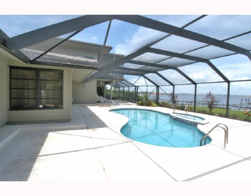 1417 Southeast Riverside Drive Stuart, FL 34996 - Photo 3 of 8 Gallery Image 3