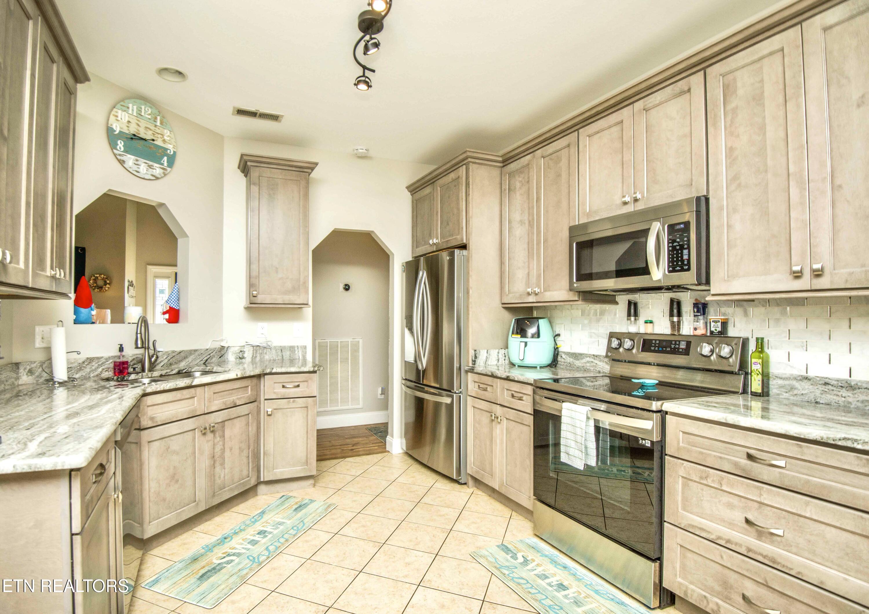 131 Raspberry Drive New Market, TN 37820 - Photo 9 of 29 KITCHEN