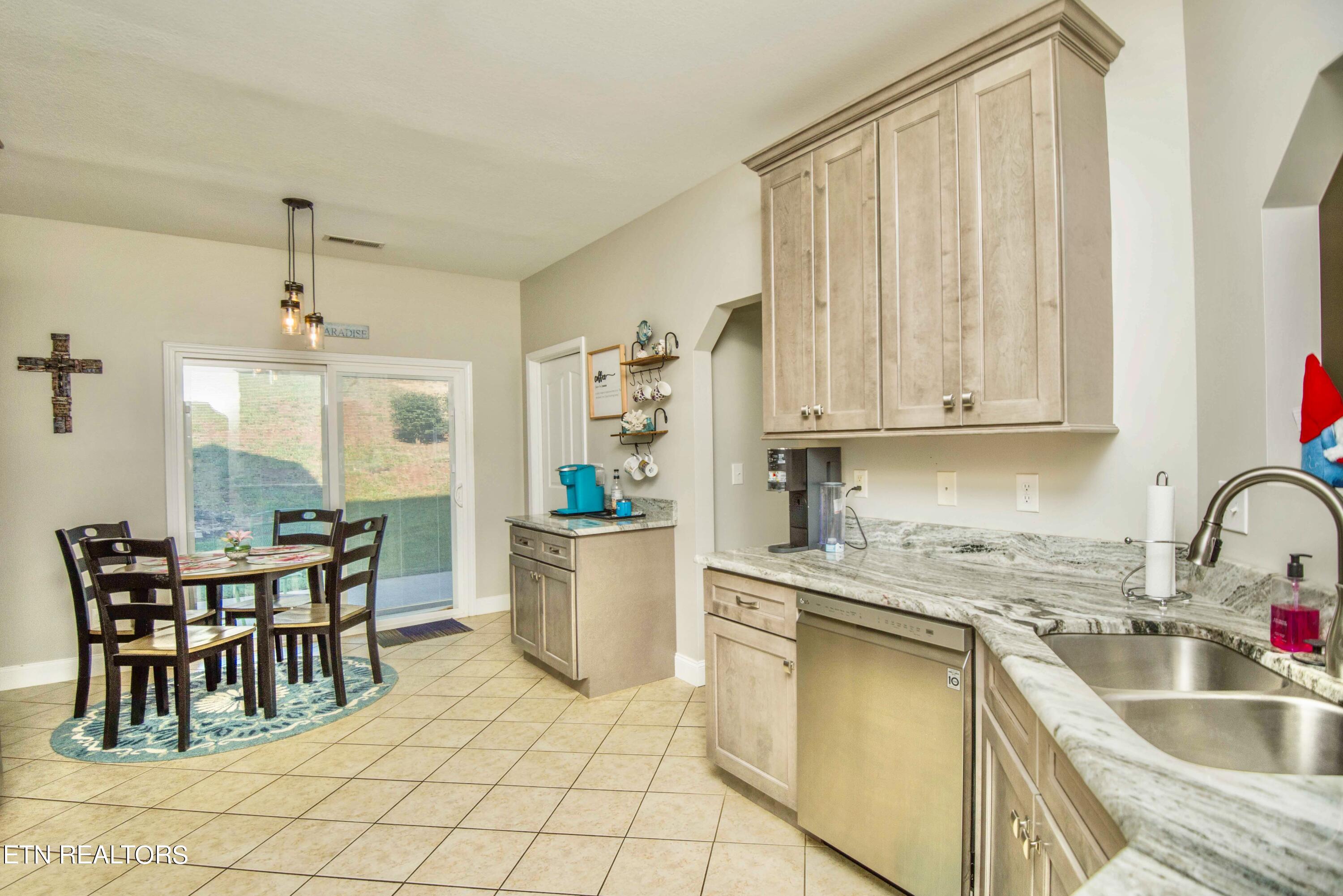 131 Raspberry Drive New Market, TN 37820 - Photo 10 of 29 EAT IN KITCHEN