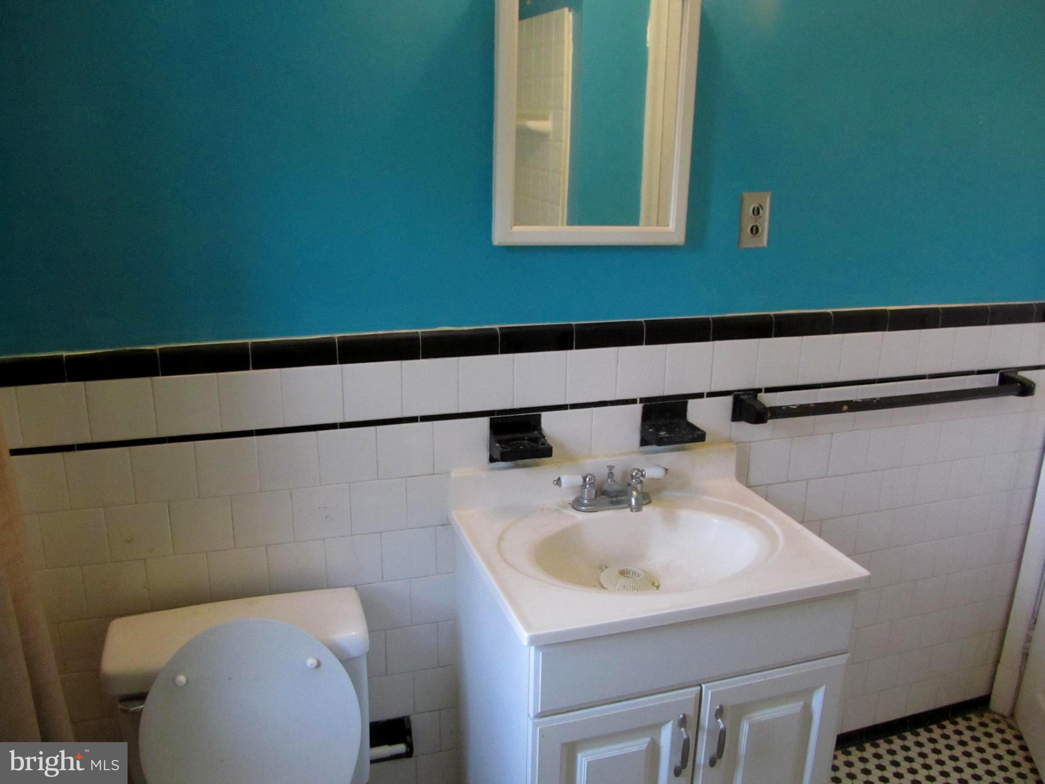 4657 Harcourt Road Baltimore, MD 21214 - Photo 16 of 26 Bath