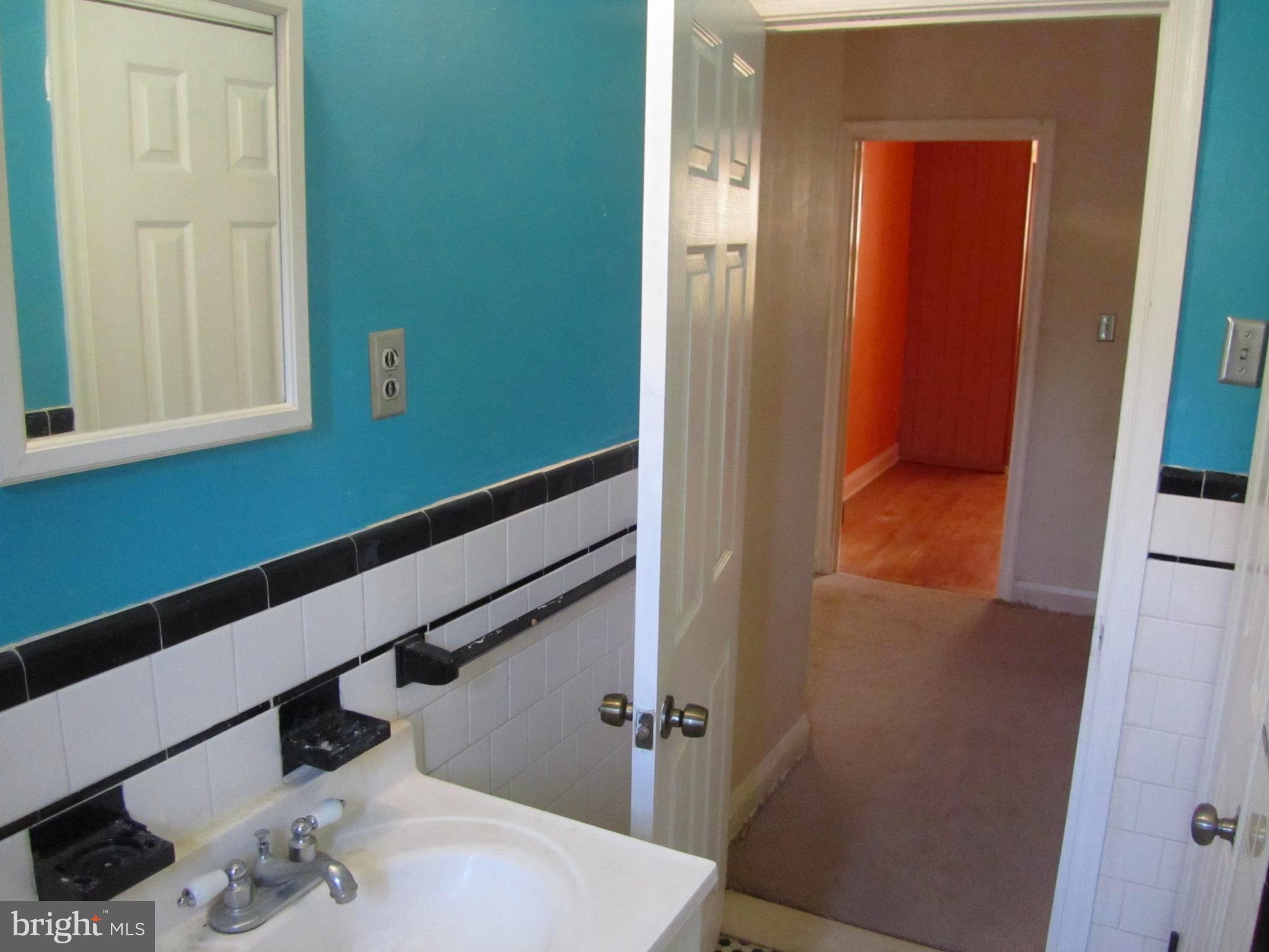 4657 Harcourt Road Baltimore, MD 21214 - Photo 20 of 26 Bath